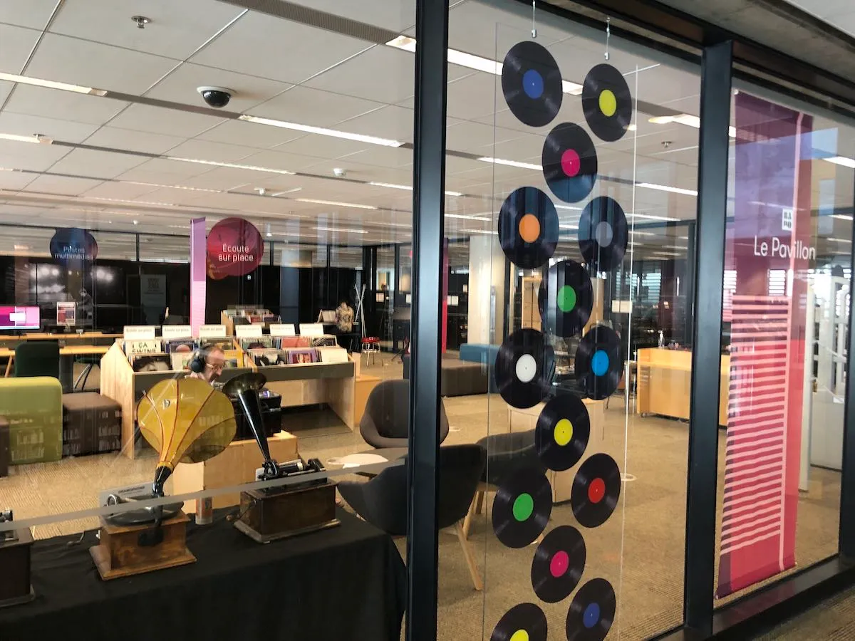 A publicly available laboratory for the ears.